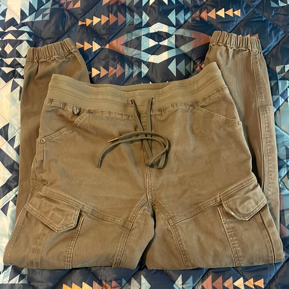 Duluth size 12 firehose joggers, cargo pockets, elastic waist